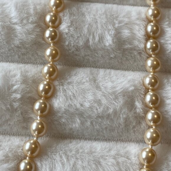 Vintage Fashion Jewellery glass Pearls With Crystal Clasp Cream Short Strand - Picture 2 of 5